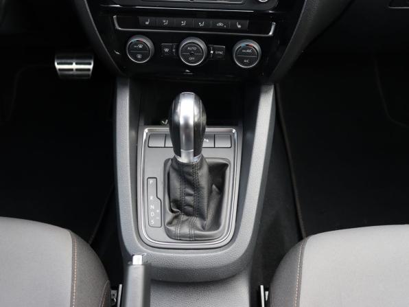 Volkswagen Jetta VI Рестайлинг с пробегом 2016 года, цена 949 000 рублей, 197000 км, седан, Автокод Объявления