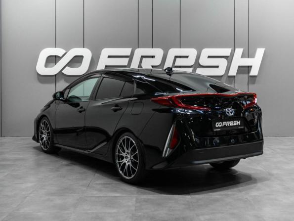 Toyota Prius IV (XW50) с пробегом 2017 года, цена 1 800 000 рублей, 311272 км, лифтбек, Автокод Объявления