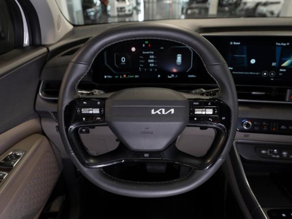 Kia Carnival IV Рестайлинг с пробегом 2025 года, цена 5 600 000 рублей, 12428 км, минивэн, Автокод Объявления