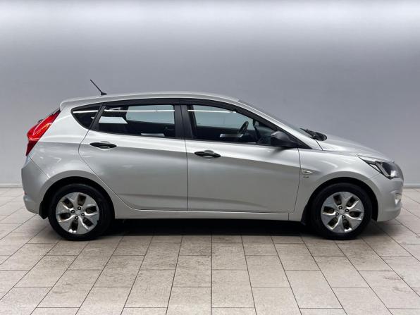 Hyundai Solaris I Рестайлинг с пробегом 2015 года, цена 655 000 рублей, 130338 км, хэтчбек, Автокод Объявления