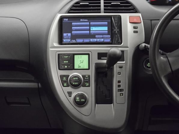 Toyota Ractis I с пробегом 2010 года, цена 815 000 рублей, 128336 км, хэтчбек, Автокод Объявления