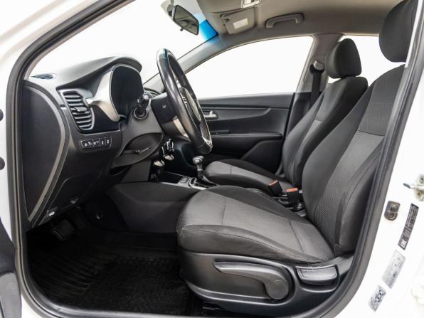 Kia Rio IV Рестайлинг с пробегом 2021 года, цена 1 618 000 рублей, 62770 км, седан, Автокод Объявления