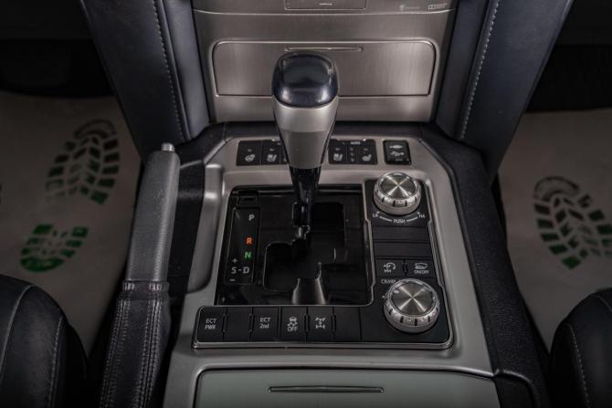 Toyota Land Cruiser 200 Series Рестайлинг 2 с пробегом 2018 года, цена 6 699 000 рублей, 155000 км, внедорожник, Автокод Объявления