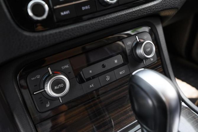 Volkswagen Touareg II Рестайлинг с пробегом 2014 года, цена 2 079 000 рублей, 262052 км, внедорожник, Автокод Объявления