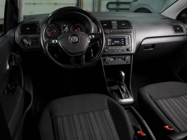 Volkswagen Polo V Рестайлинг с пробегом 2018 года, цена 1 019 000 рублей, 153216 км, седан, Автокод Объявления