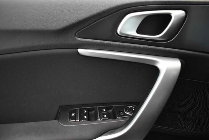 Kia Ceed III с пробегом 2019 года, цена 1 570 000 рублей, 133658 км, универсал, Автокод Объявления