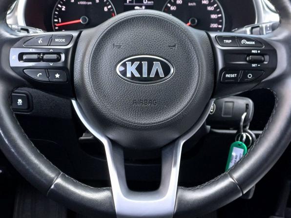 Kia Rio IV Рестайлинг с пробегом 2021 года, цена 1 739 000 рублей, 61300 км, седан, Автокод Объявления