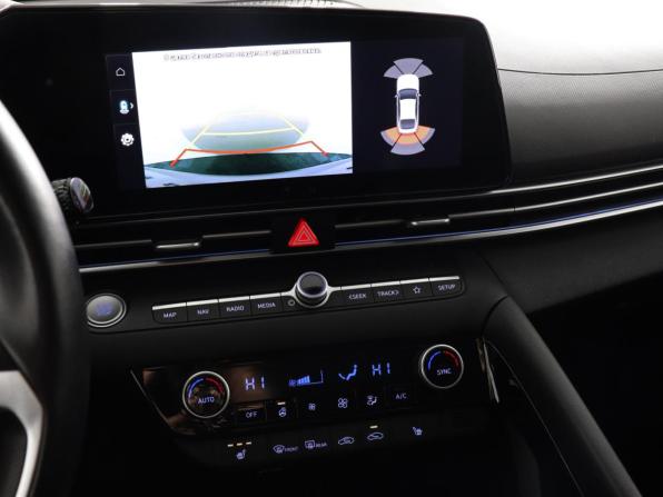 Hyundai Elantra VII (CN7) с пробегом 2021 года, цена 1 890 000 рублей, 28691 км, седан, Автокод Объявления