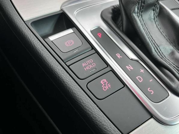 Volkswagen Passat B7 с пробегом 2011 года, цена 968 000 рублей, 157271 км, универсал, Автокод Объявления