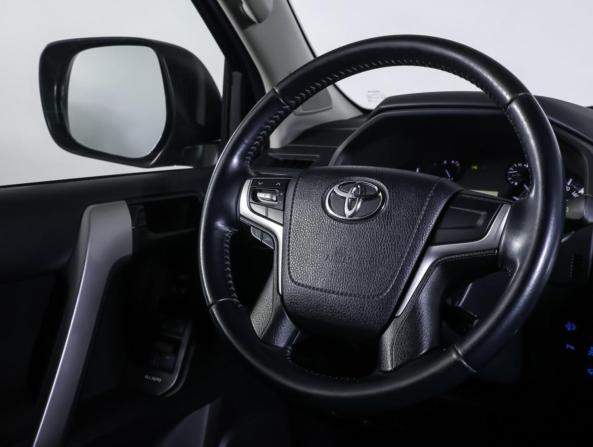 Toyota Land Cruiser Prado 150 Series Рестайлинг 2 с пробегом 2018 года, цена 4 645 000 рублей, 109318 км, внедорожник, Автокод Объявления