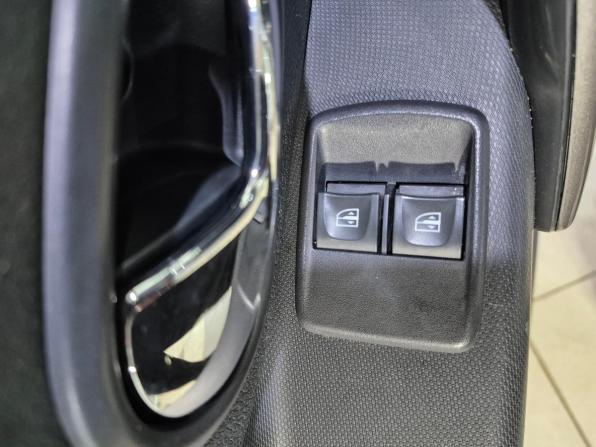 Renault Sandero II Рестайлинг с пробегом 2021 года, цена 1 270 000 рублей, 107000 км, хэтчбек, Автокод Объявления