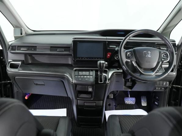 Honda Stepwgn V с пробегом 2017 года, цена 2 090 000 рублей, 97828 км, минивэн, Автокод Объявления