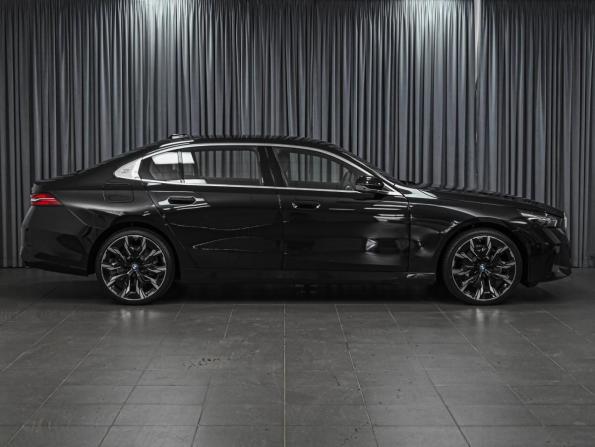 BMW 5 серии VIII (G60/G61/G68) с пробегом 2025 года, цена 8 999 999 рублей, 36 км, седан, Автокод Объявления