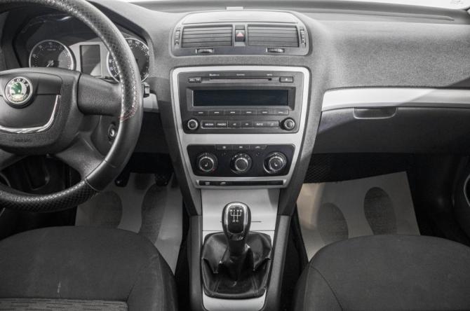 Skoda Octavia II (A5) Рестайлинг с пробегом 2011 года, цена 649 000 рублей, 323000 км, универсал, Автокод Объявления