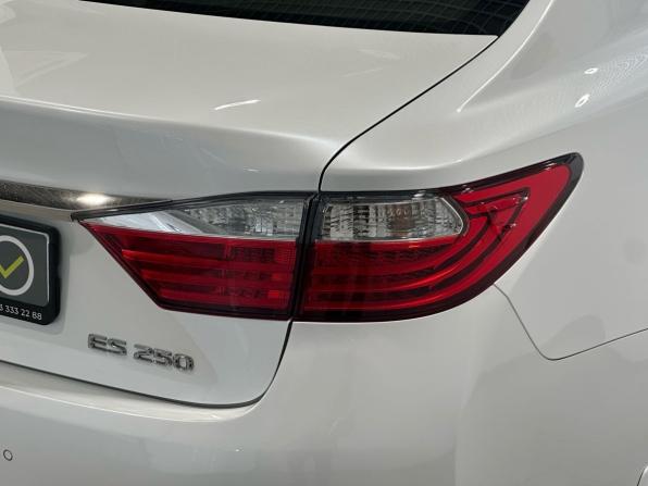 Lexus ES VI с пробегом 2012 года, цена 1 949 900 рублей, 180000 км, седан, Автокод Объявления