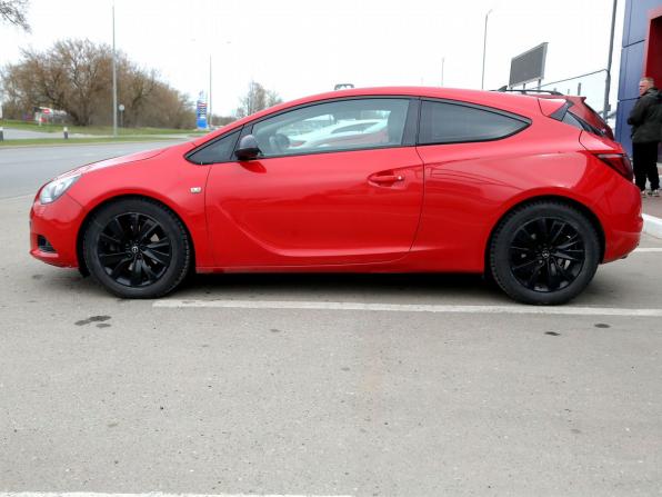 Opel Astra J Рестайлинг с пробегом 2013 года, цена 675 000 рублей, 185000 км, хэтчбек, Автокод Объявления