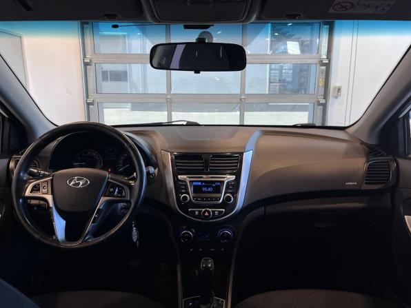 Hyundai Solaris I Рестайлинг с пробегом 2015 года, цена 675 000 рублей, 266663 км, седан, Автокод Объявления