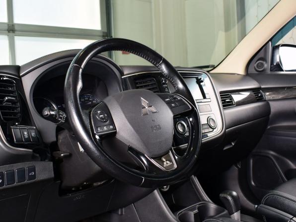 Mitsubishi Outlander III Рестайлинг 2 с пробегом 2016 года, цена 1 949 999 рублей, 156568 км, внедорожник, Автокод Объявления