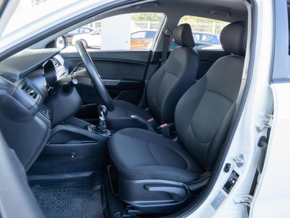 Kia Rio III Рестайлинг с пробегом 2015 года, цена 915 000 рублей, 134396 км, хэтчбек, Автокод Объявления