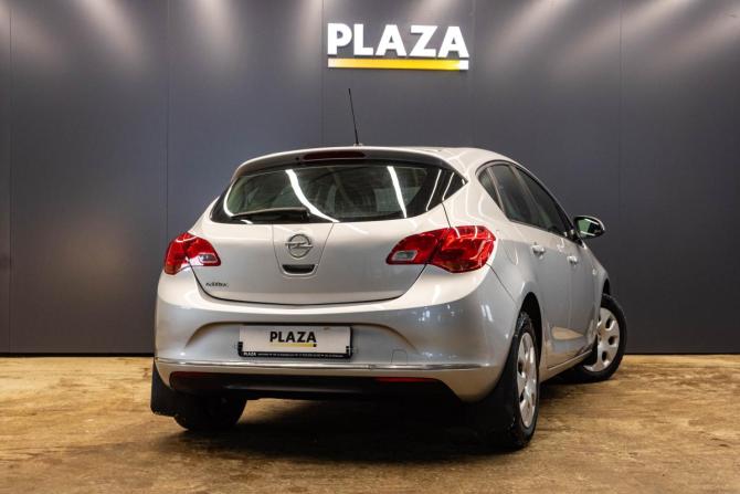 Opel Astra J Рестайлинг с пробегом 2013 года, цена 769 000 рублей, 135441 км, хэтчбек, Автокод Объявления