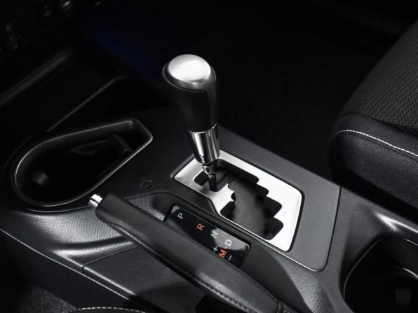Toyota RAV4 IV (XA40) Рестайлинг с пробегом 2016 года, цена 2 320 000 рублей, 101000 км, внедорожник, Автокод Объявления