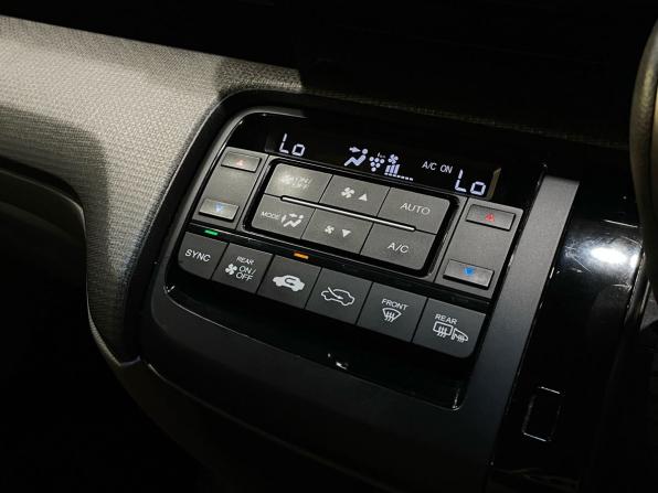 Honda Stepwgn V с пробегом 2015 года, цена 1 720 000 рублей, 91386 км, минивэн, Автокод Объявления