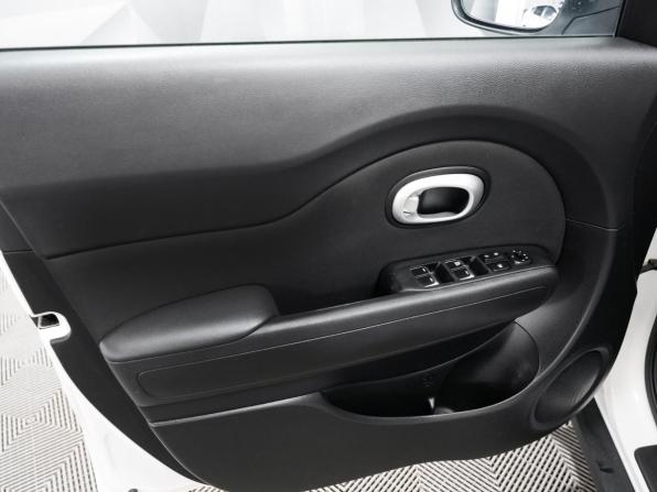 Kia Soul II Рестайлинг с пробегом 2019 года, цена 1 838 000 рублей, 103000 км, хэтчбек, Автокод Объявления