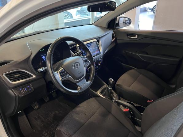 Hyundai Solaris II с пробегом 2017 года, цена 1 100 000 рублей, 196926 км, седан, Автокод Объявления