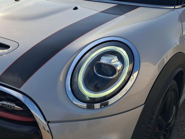 Mini Hatch III (F55/F56) Рестайлинг с пробегом 2021 года, цена 2 920 000 рублей, 69686 км, хэтчбек, Автокод Объявления