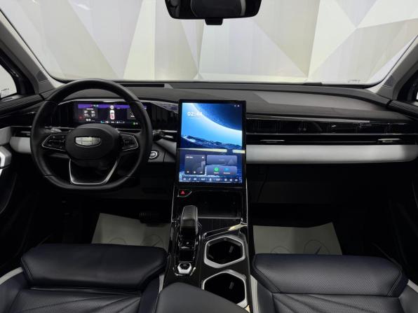 Geely Atlas II с пробегом 2024 года, цена 3 090 000 рублей, 45768 км, внедорожник, Автокод Объявления