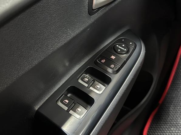 Kia Rio IV с пробегом 2018 года, цена 1 370 000 рублей, 70244 км, хэтчбек, Автокод Объявления