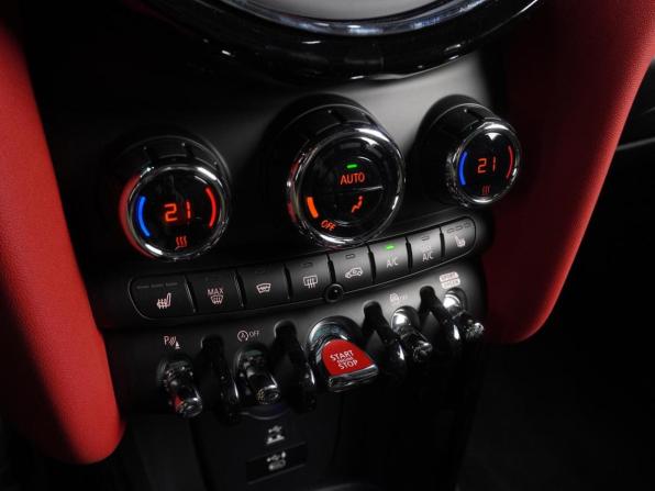Mini Hatch III (F55/F56) Рестайлинг 2 с пробегом 2021 года, цена 4 665 000 рублей, 2459 км, хэтчбек, Автокод Объявления