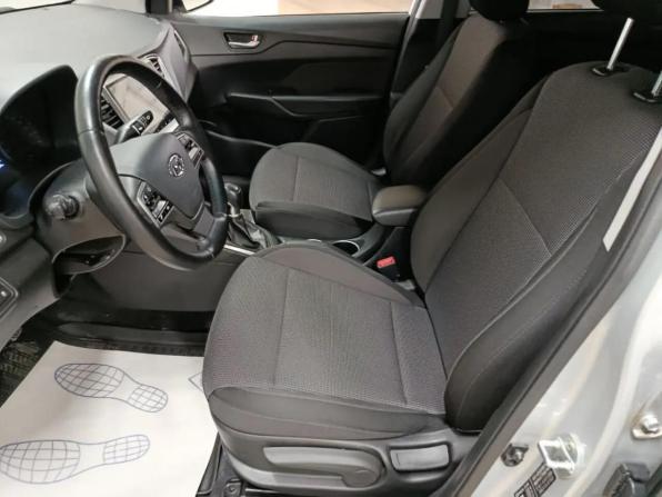 Hyundai Solaris II с пробегом 2017 года, цена 1 030 000 рублей, 123658 км, седан, Автокод Объявления