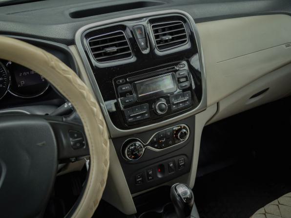 Renault Logan II с пробегом 2016 года, цена 650 000 рублей, 215300 км, седан, Автокод Объявления