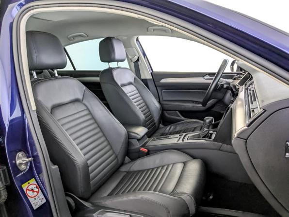 Volkswagen Passat B8 с пробегом 2019 года, цена 2 400 000 рублей, 128087 км, седан, Автокод Объявления