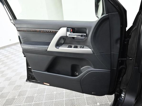 Toyota Land Cruiser 200 Series Рестайлинг 1 с пробегом 2015 года, цена 2 599 000 рублей, 118131 км, внедорожник, Автокод Объявления