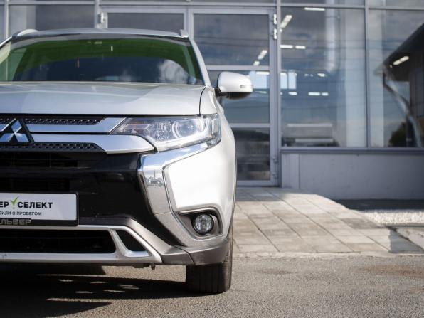 Mitsubishi Outlander III Рестайлинг 3 с пробегом 2020 года, цена 1 949 000 рублей, 180908 км, внедорожник, Автокод Объявления