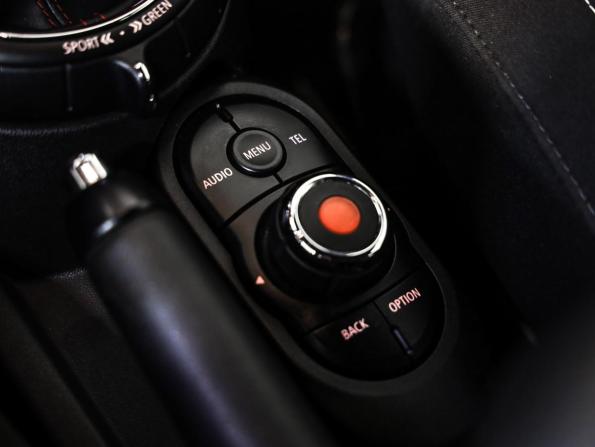 Mini Hatch III (F55/F56) с пробегом 2016 года, цена 2 198 000 рублей, 131026 км, хэтчбек, Автокод Объявления