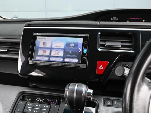 Honda Stepwgn V с пробегом 2015 года, цена 1 989 000 рублей, 104698 км, минивэн, Автокод Объявления