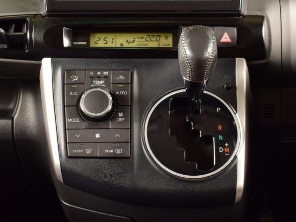 Toyota Wish II с пробегом 2009 года, цена 1 339 995 рублей, 104581 км, минивэн, Автокод Объявления