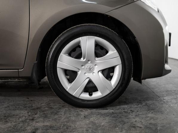 Toyota Ractis II с пробегом 2015 года, цена 875 000 рублей, 176000 км, хэтчбек, Автокод Объявления