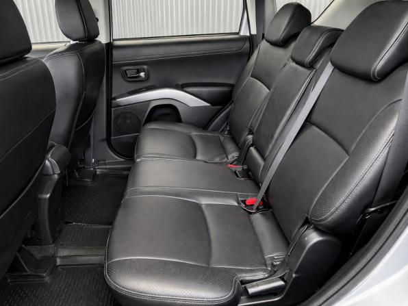 Mitsubishi Outlander II Рестайлинг с пробегом 2010 года, цена 997 000 рублей, 232428 км, внедорожник, Автокод Объявления