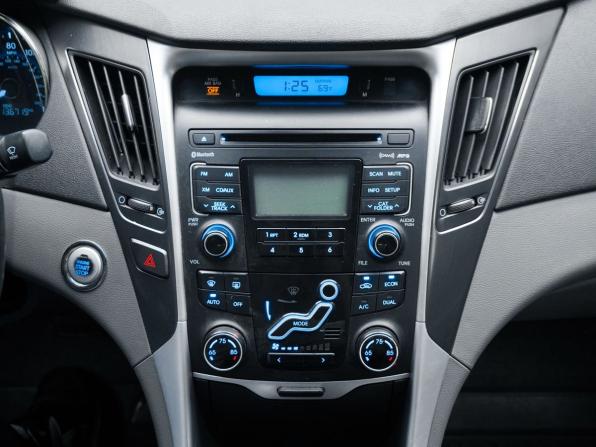 Hyundai Sonata VI (YF) с пробегом 2011 года, цена 899 000 рублей, 136718 км, седан, Автокод Объявления