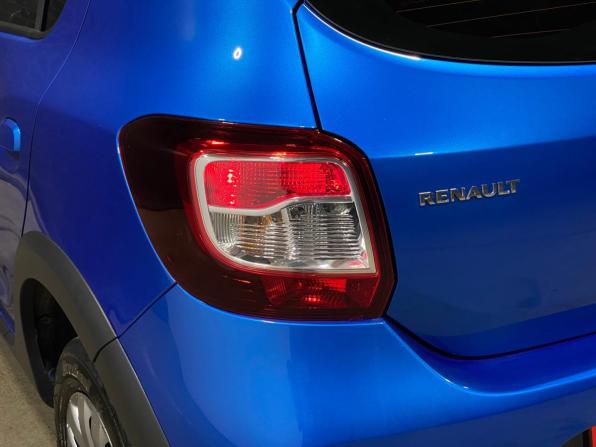 Renault Sandero II Рестайлинг с пробегом 2019 года, цена 1 040 000 рублей, 179930 км, хэтчбек, Автокод Объявления