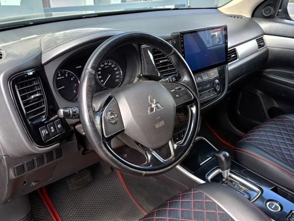 Mitsubishi Outlander III Рестайлинг 2 с пробегом 2018 года, цена 1 753 000 рублей, 175975 км, внедорожник, Автокод Объявления