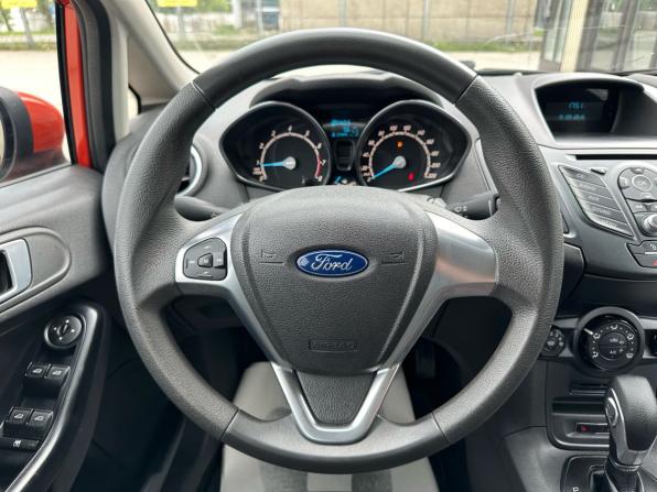 Ford Fiesta Mk6 Рестайлинг с пробегом 2015 года, цена 828 000 рублей, 136100 км, хэтчбек, Автокод Объявления