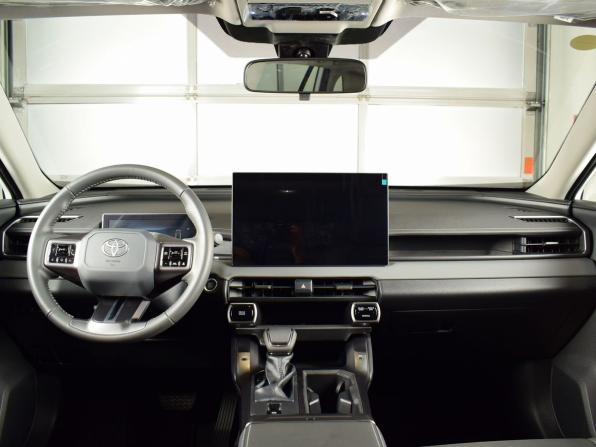 Toyota RAV4 VI (XA60) с пробегом 2026 года, цена 3 995 995 рублей, 25 км, внедорожник, Автокод Объявления