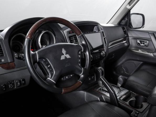 Mitsubishi Pajero IV Рестайлинг 2 с пробегом 2019 года, цена 3 575 000 рублей, 48523 км, внедорожник, Автокод Объявления