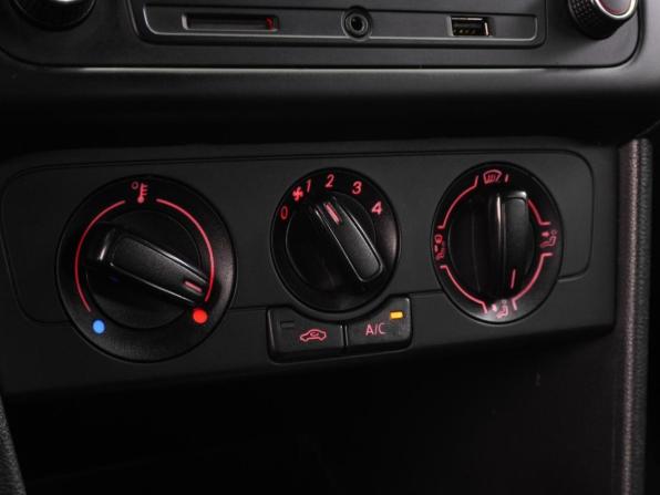 Volkswagen Polo V Рестайлинг с пробегом 2019 года, цена 1 340 000 рублей, 39892 км, седан, Автокод Объявления