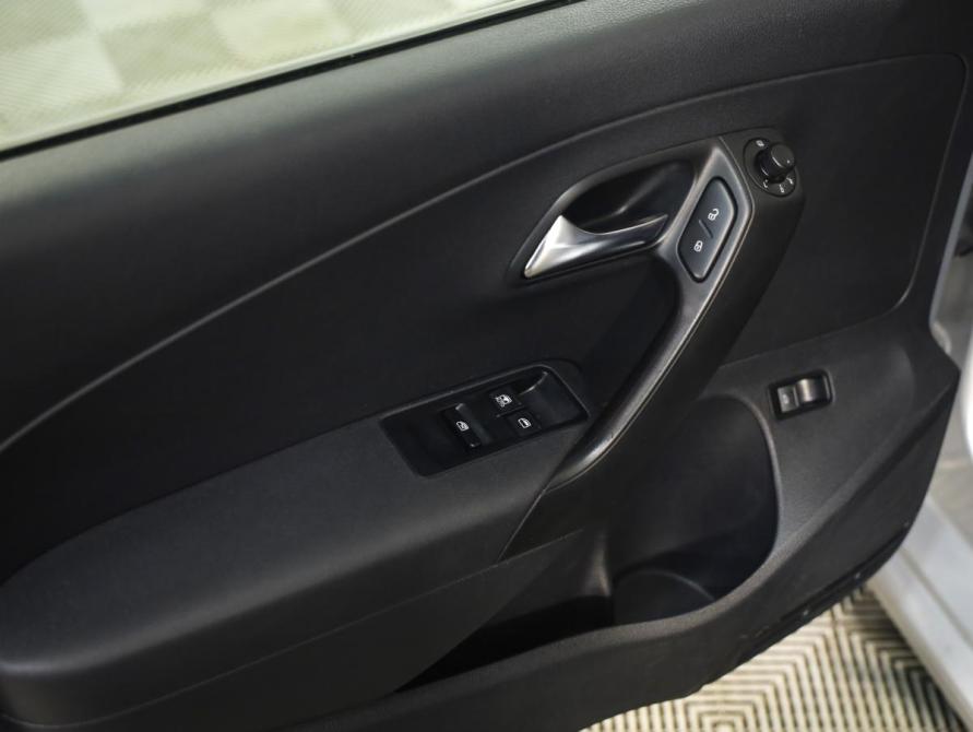 Volkswagen Polo V Санкт-Петербург  - изображение 12